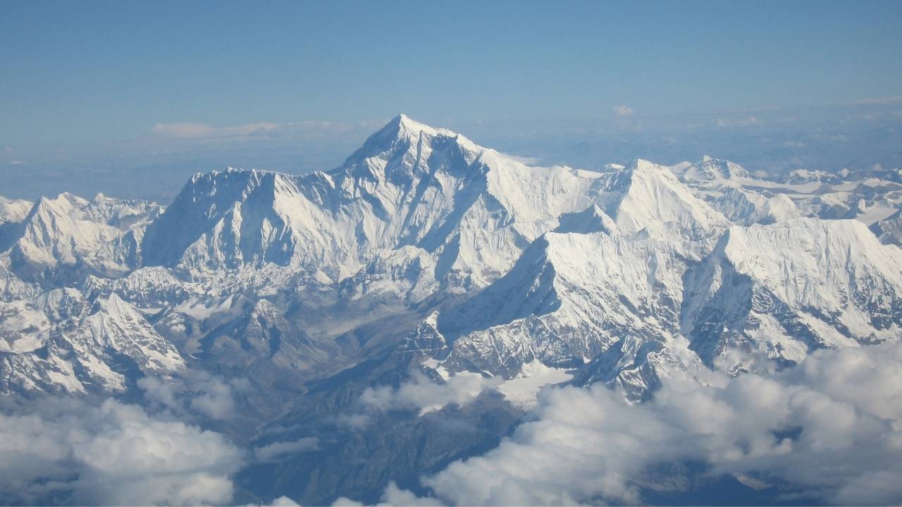 Everest Mountain  Flight